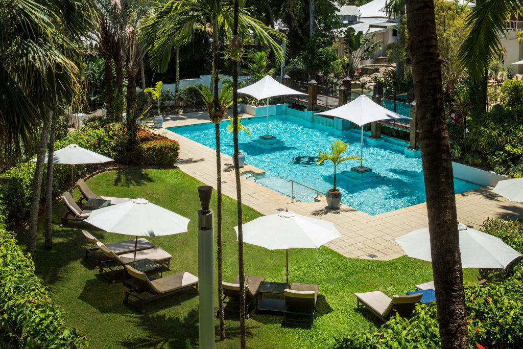 alamanda palm cove pool